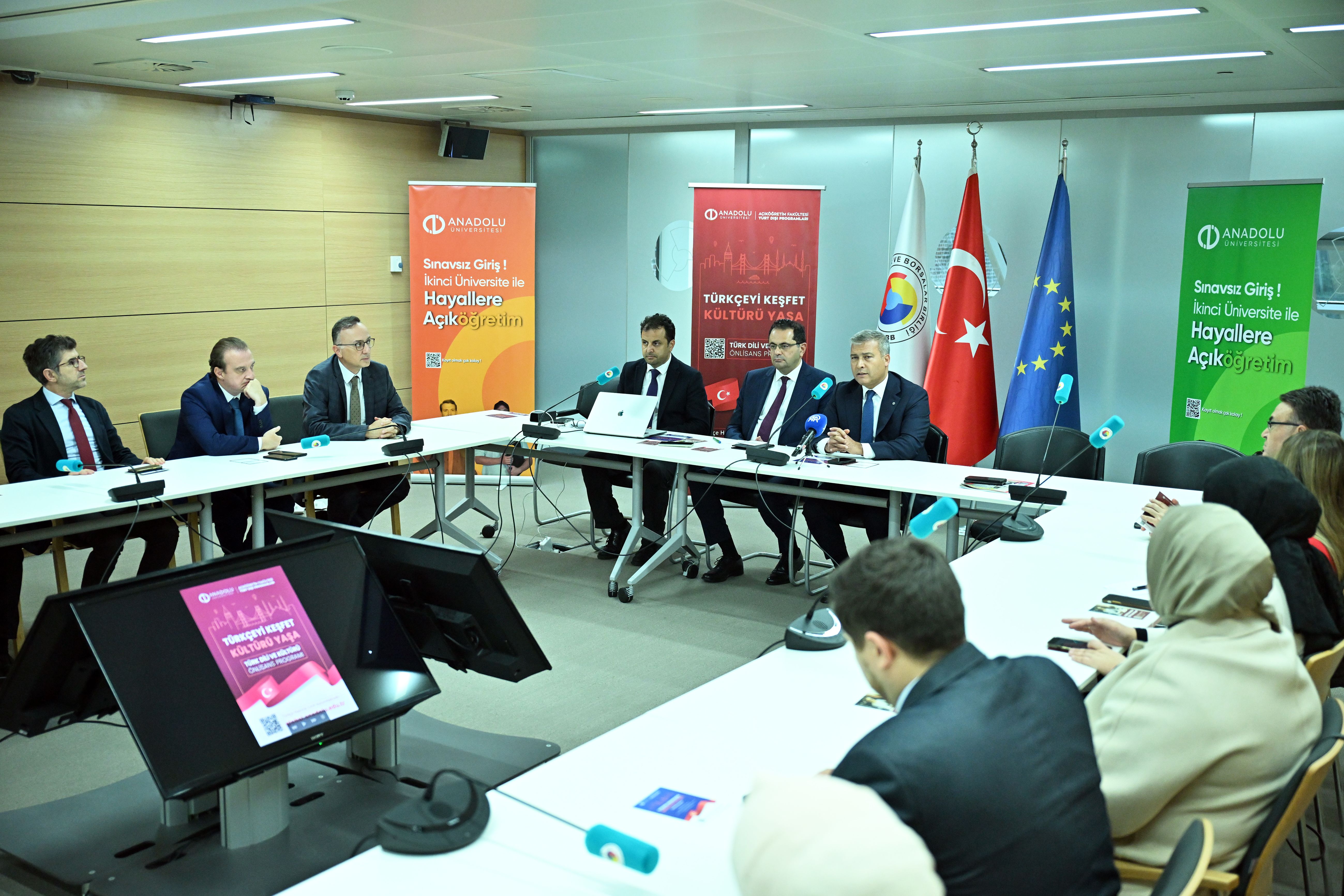 Rektör Adıgüzel, Brüksel'de Türk Dili ve Kültürü programını tanıttı