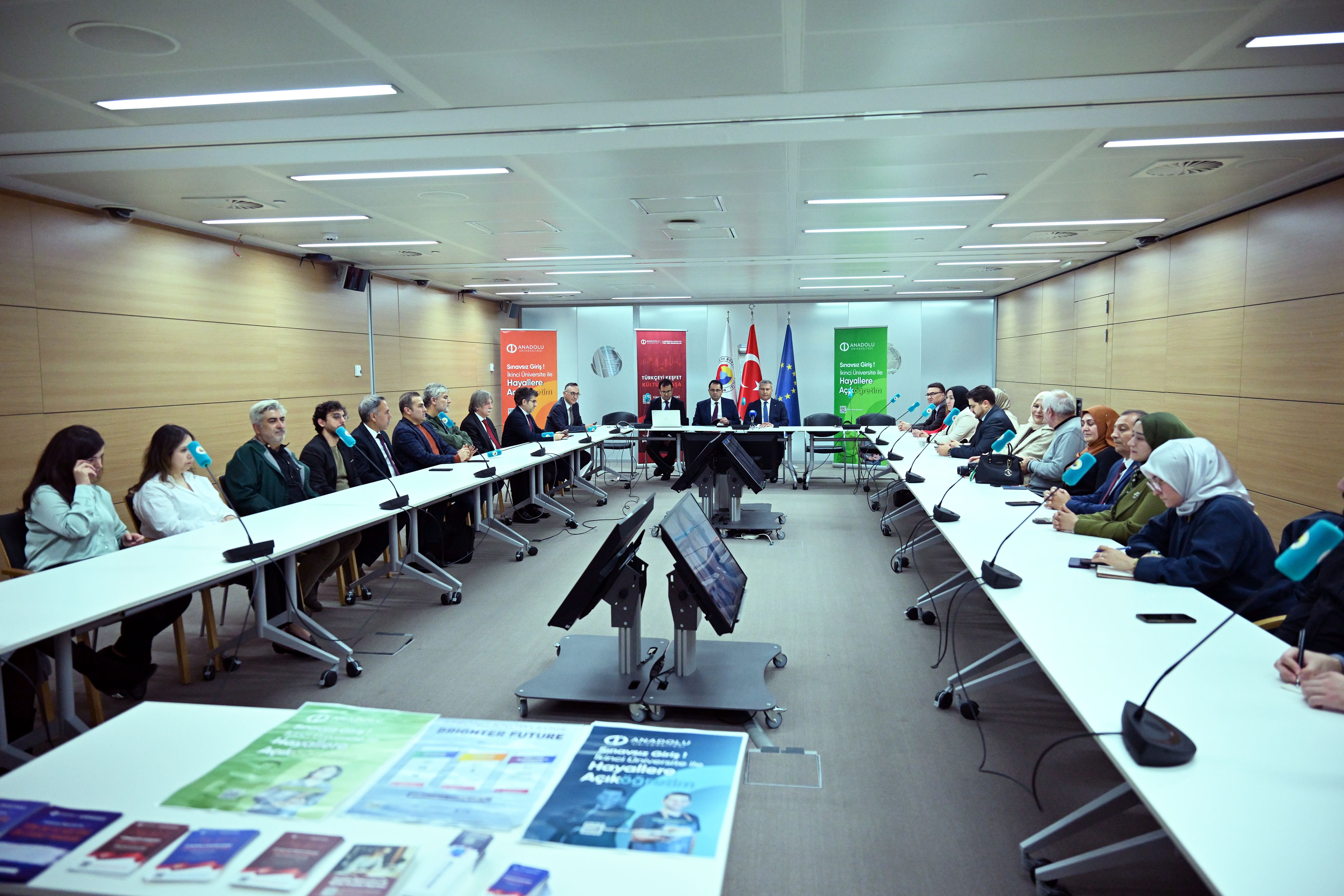 AA-20251008-39351344-39351343-ANADOLU_UNIVERSITESI_BRUKSELDE_TURK_DILI_VE_KULTURU_PROGRAMINI_TANITTI.jpg