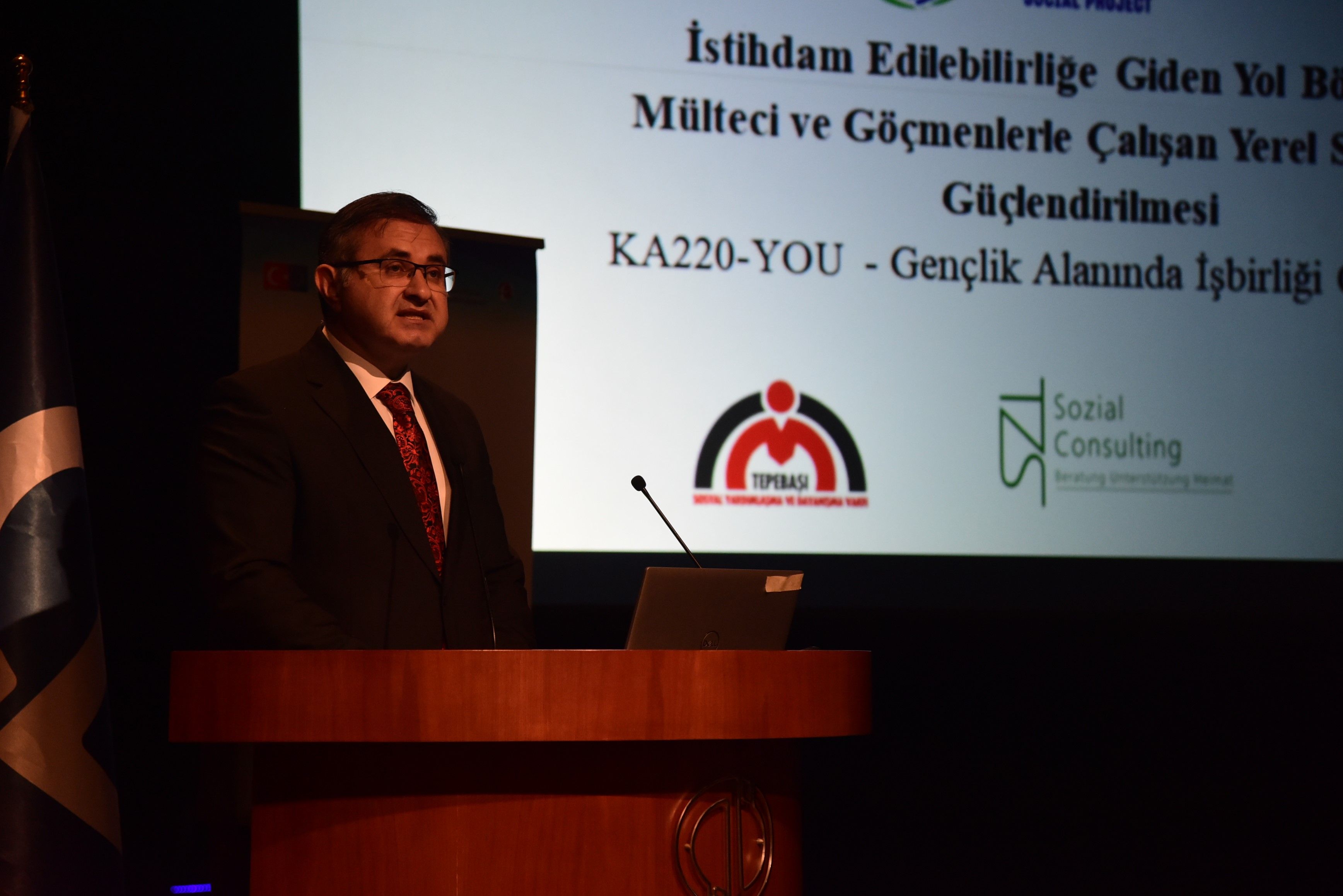 Anadolu Üniversitesinde “İstihdam Edilebilirliğe Giden Yol: Mülteci ve Göçmenlerle Çalışan Yerel STK’ların Güçlendirilmesi Kapanış Sempozyumu” gerçekleştirildi