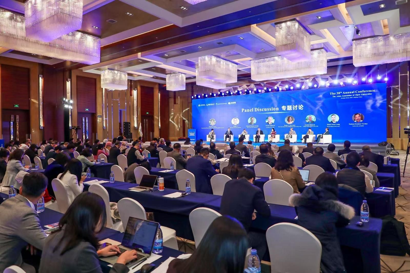 Rektör Adıgüzel, dünyanın en önemli Açık ve Uzaktan Eğitim Zirvesi AAOU 2025’te