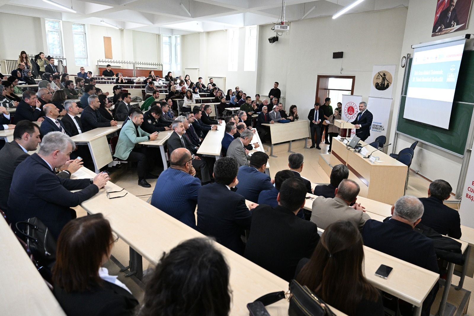 Hukuk Fakültesinde “Türk Ceza Adaleti Sisteminde, 20. Yılında Denetimli Serbestlik” konferansı gerçekleştirildi