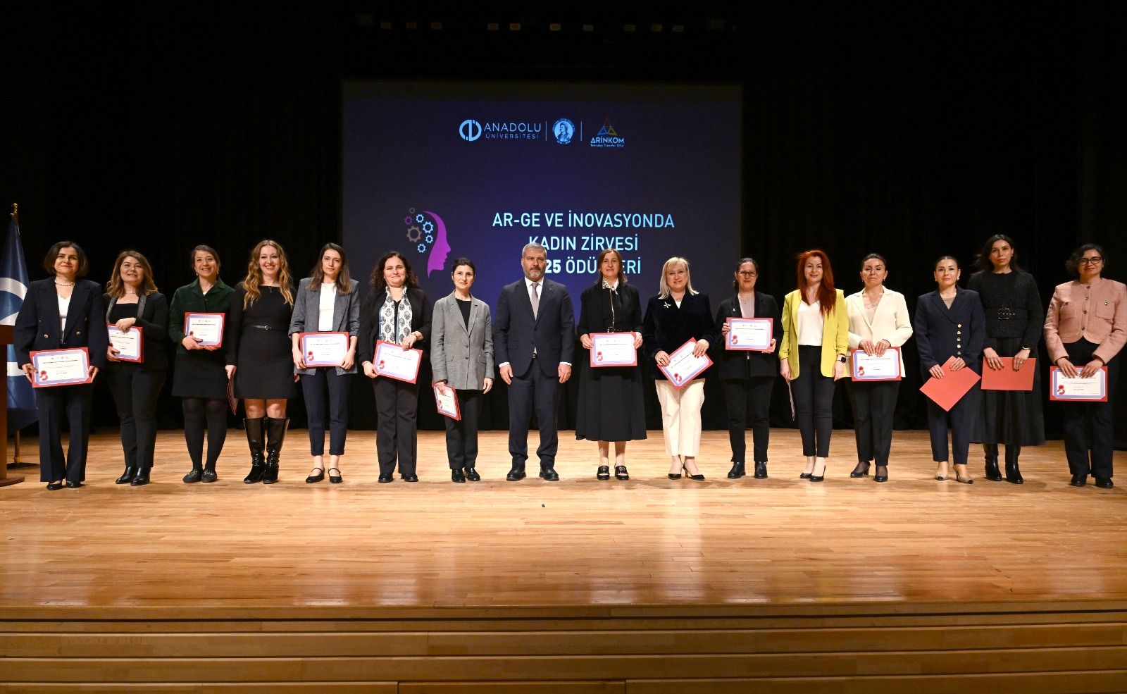 2025 Yılı AR-GE ve İnovasyonda Kadın Zirvesi Ödül Töreni'nde ödüller sahiplerini buldu