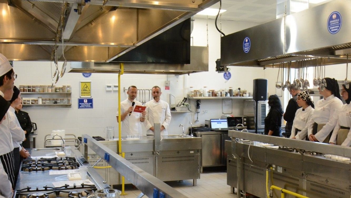 EMYO’da “Mutfakta Bilim Var!” atölyesi düzenlendi