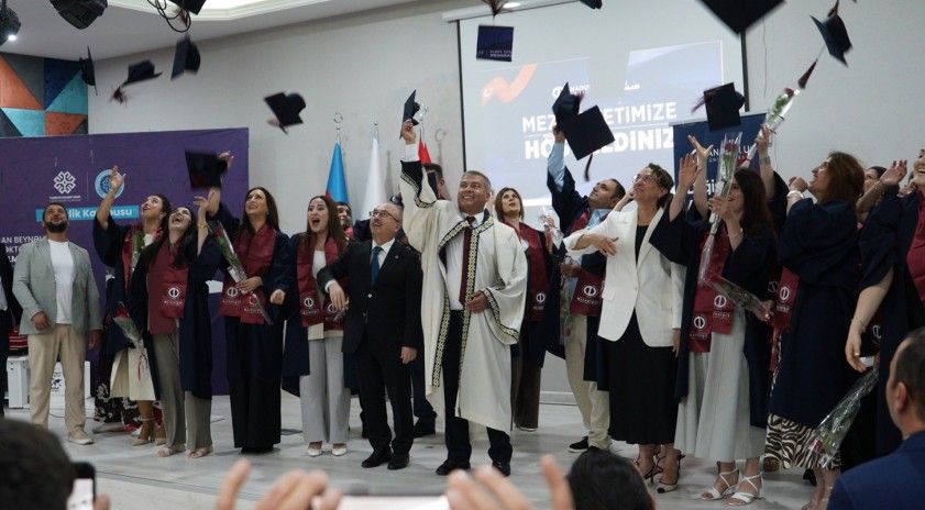 Anadolu Üniversitesi Bakü’de mezuniyet töreni düzenledi