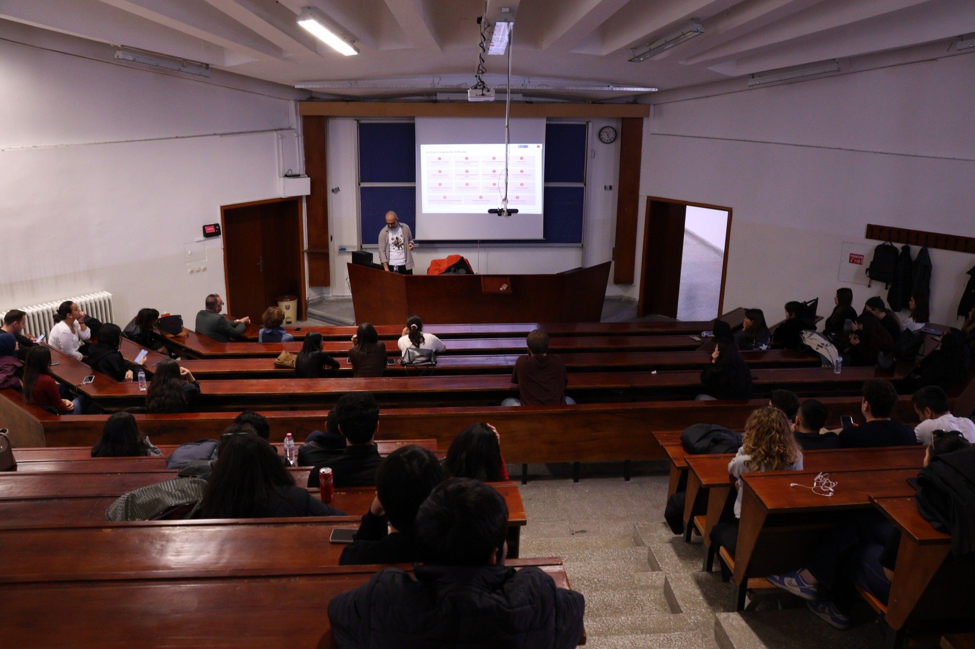 "Yapay Zekâ Çağında Sürdürülebilir Kariyerler" söyleşisi gerçekleştirildi
