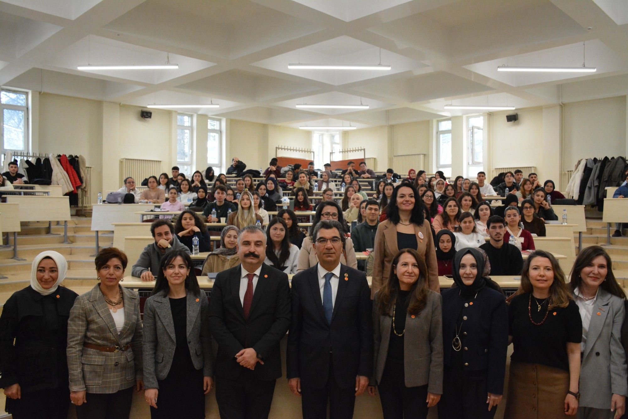 KADEM Eskişehir tarafından “Şiddetin Anatomisi ve Çözüm Yolları” paneli gerçekleştirildi