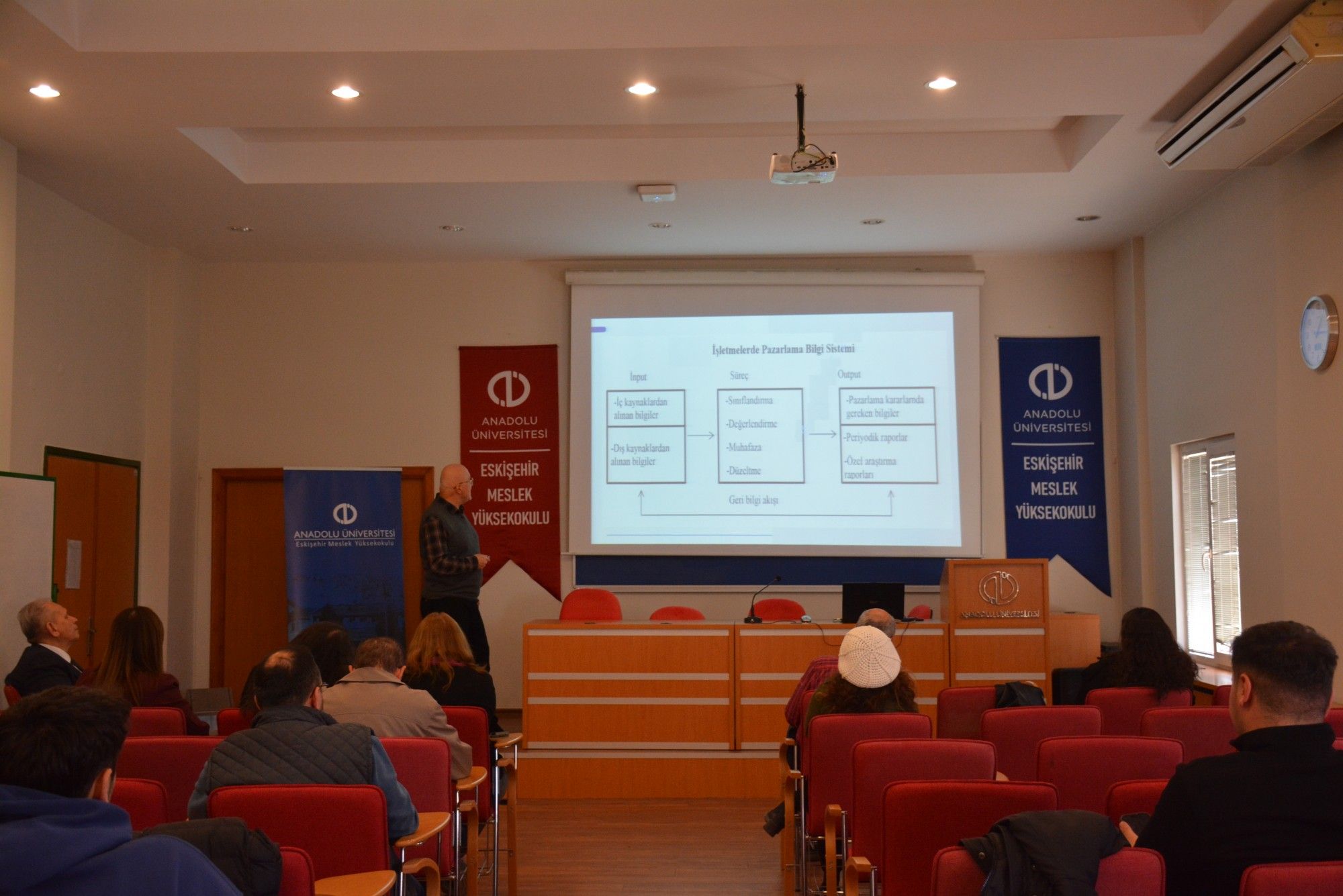 “Pazarlama Uzmanları İçin Muhasebe Bilgisi” semineri düzenlendi