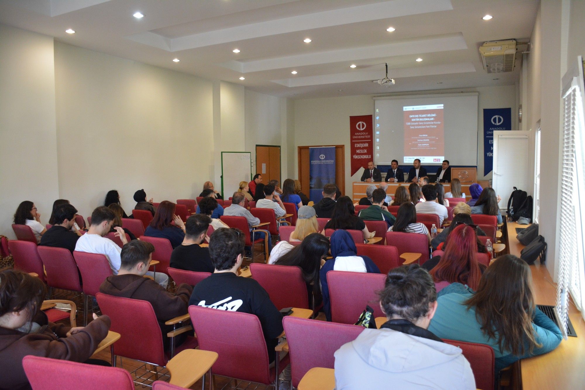 Genç girişimciler iş dünyasının temsilcileriyle buluştu